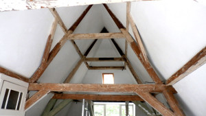 Binnenschilderwerk zolder - Oude verf verwijderen